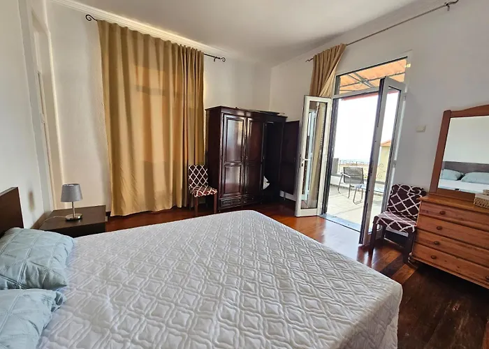 Rodrigues 1 By Rentallido Campanário